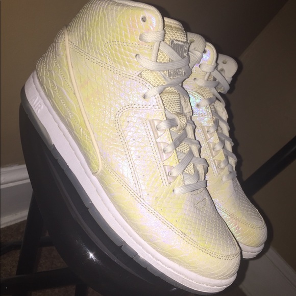 Jordan Retro 2’s Python Prm - Picture 2 of 3